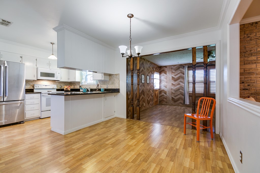Kitchen/Breakfast Area