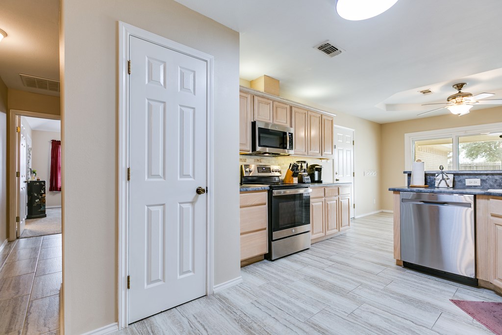 601 Burlington Road - Kitchen