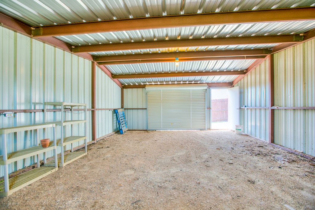 Has garage door for vehicles