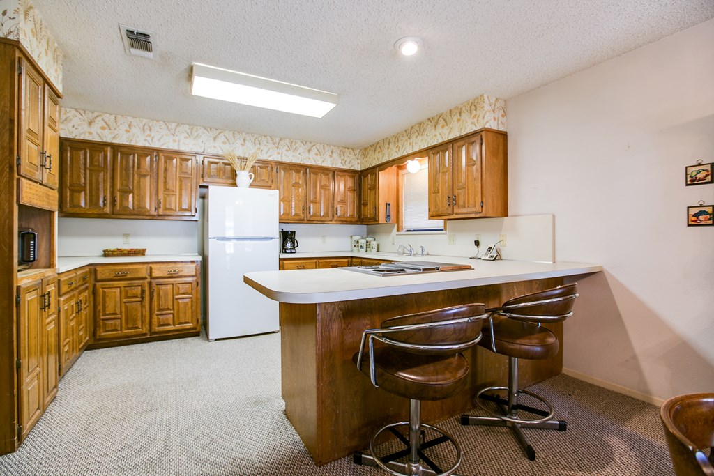 Kitchen with Breakfast Bar