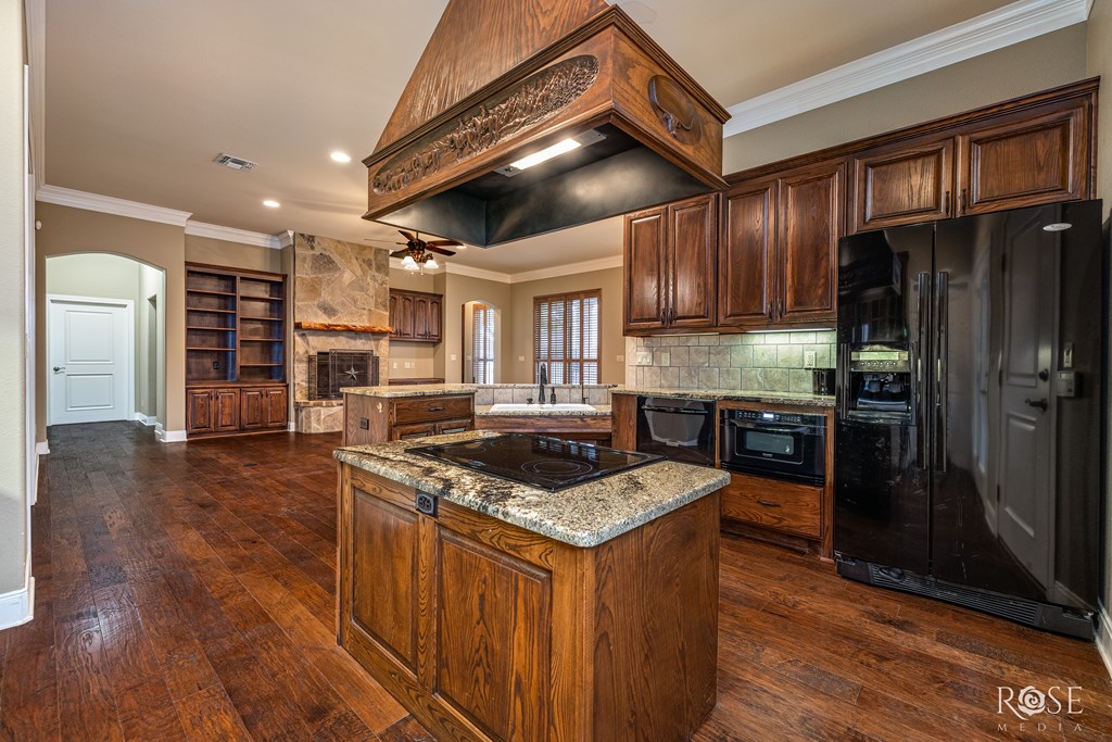 Island with Cooktop and Custom Hood