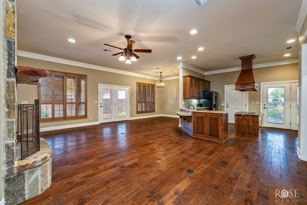 Perfect Layout with Natural Light