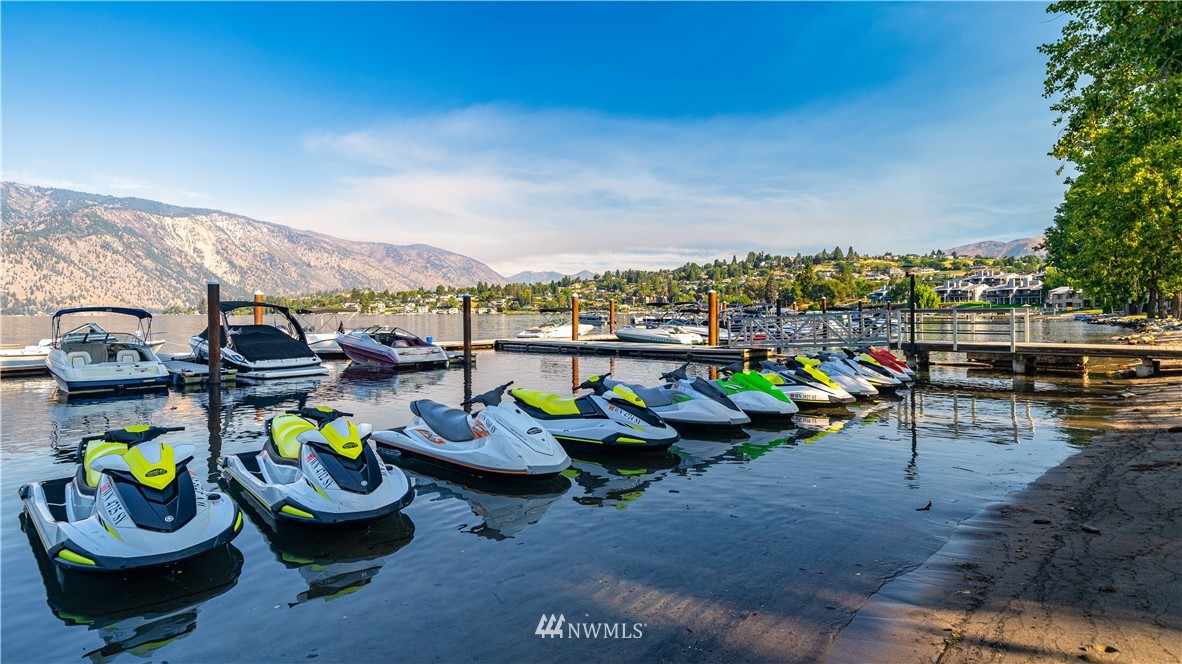 Community boat moorage (slips and buoys)