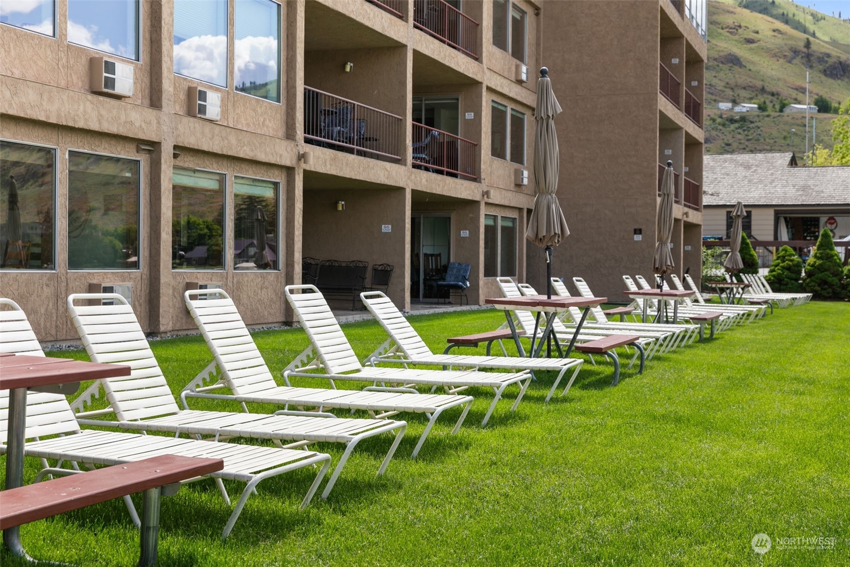 Lots a room to soak up the sun.