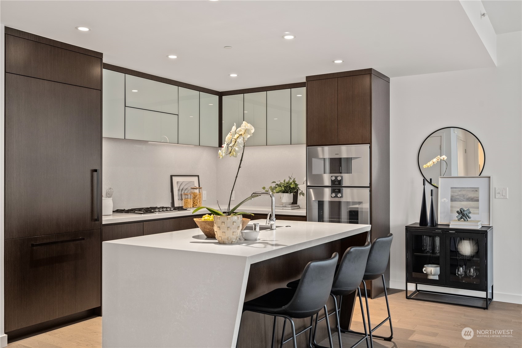 Kitchen Island that accommodates stools