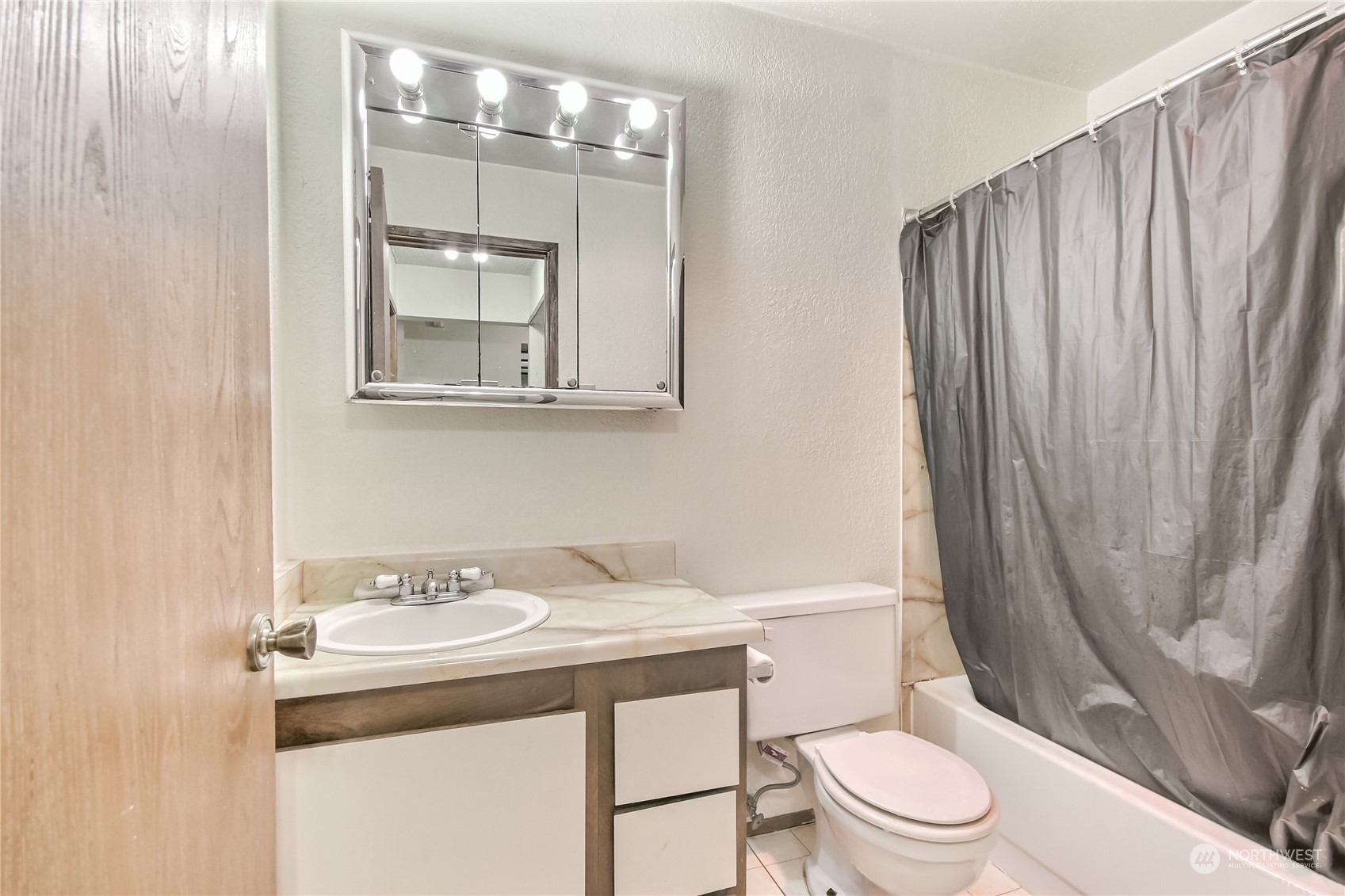 Full bath with tub/shower combo.