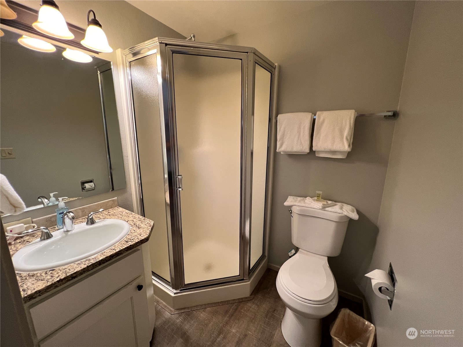 Loft/Bedroom Attached Bath