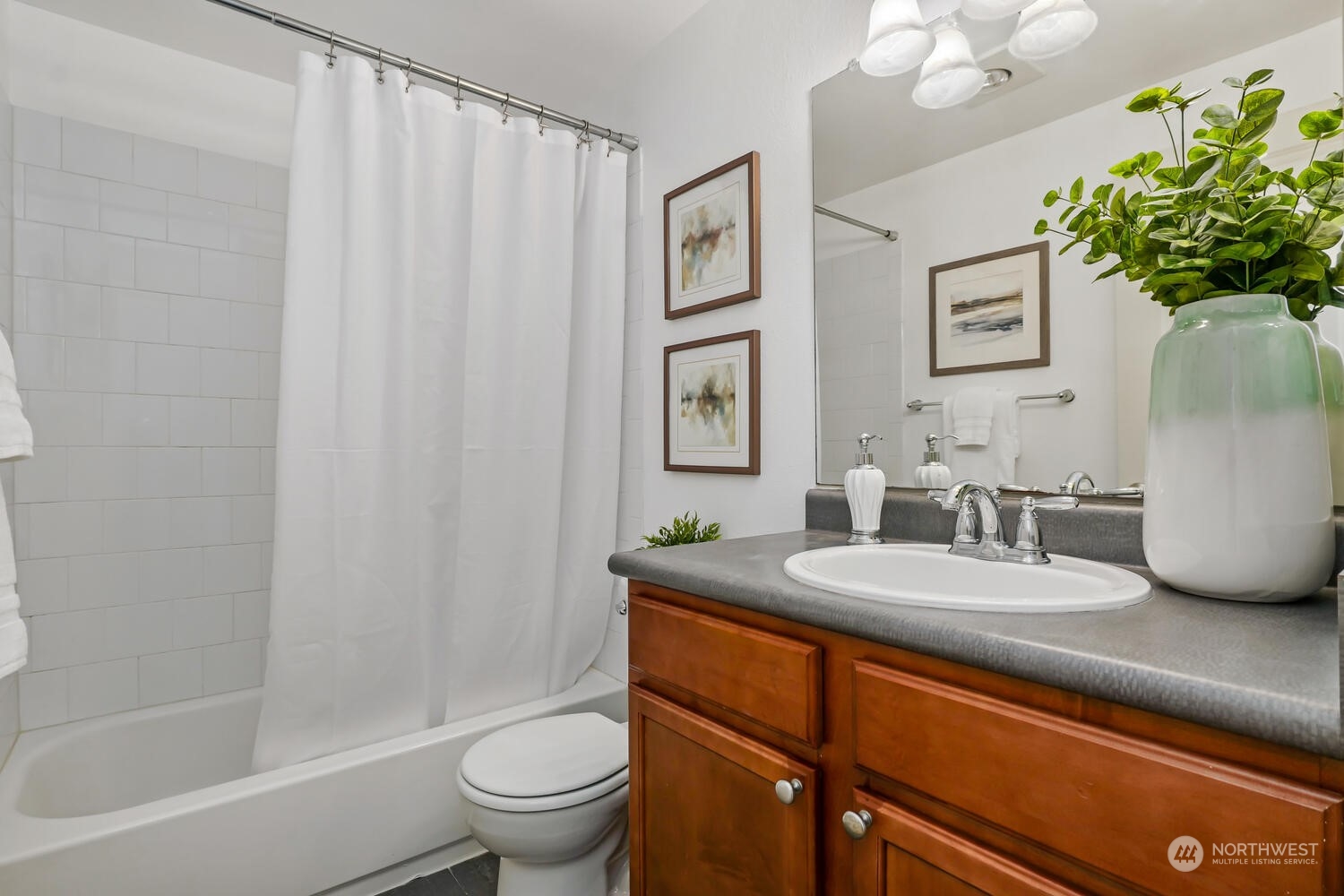 Full Bath in Master Suite