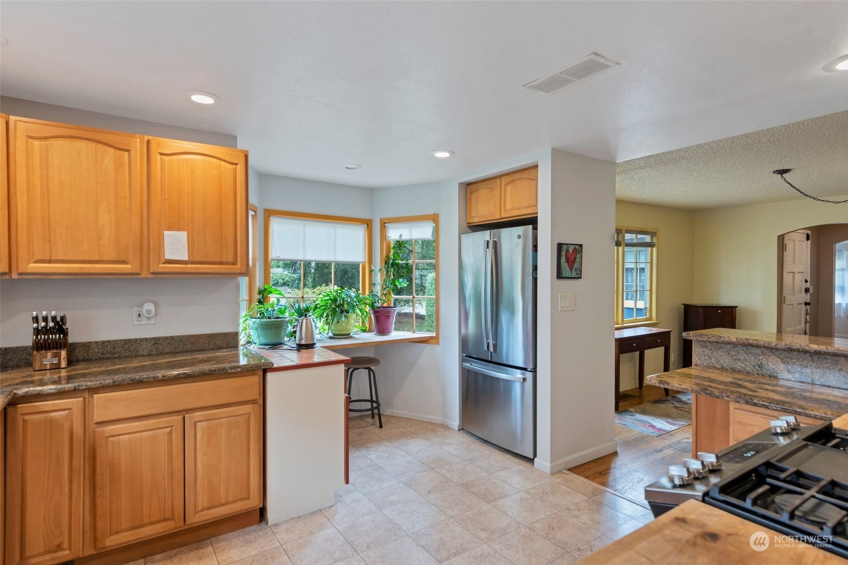 Bay window, slab granite counters