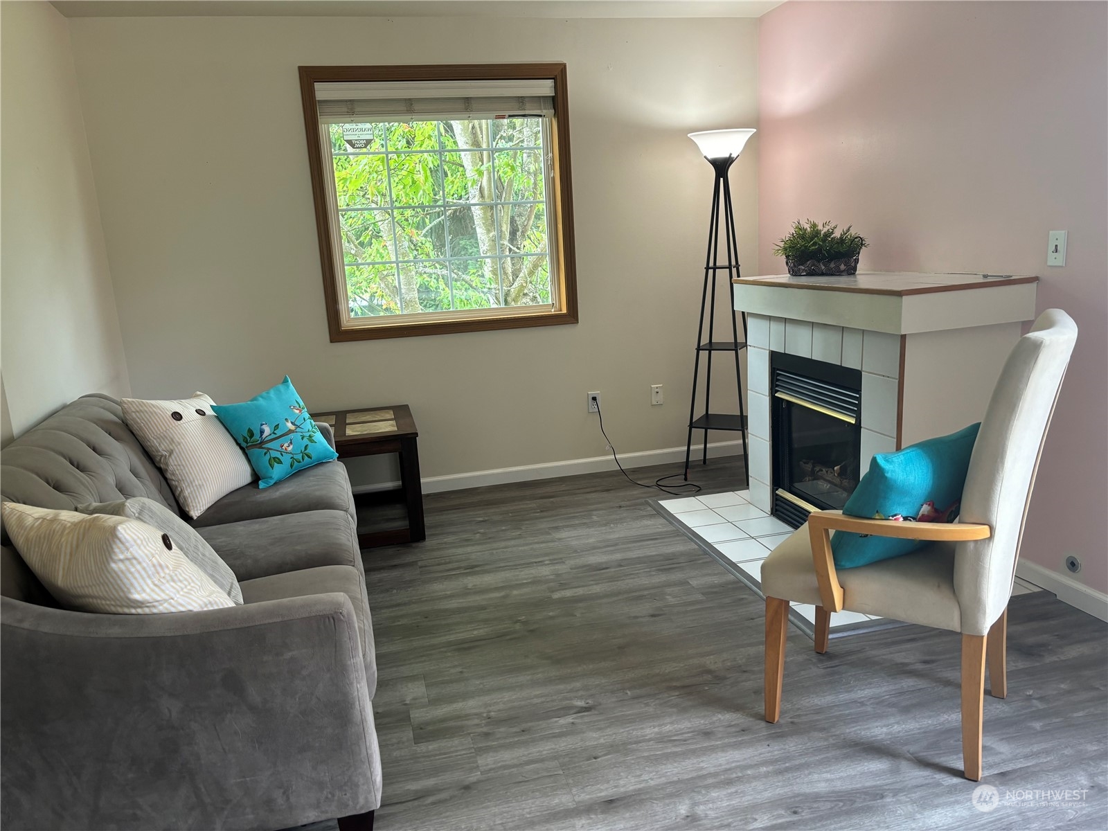 Living Room w/Gas Fireplace