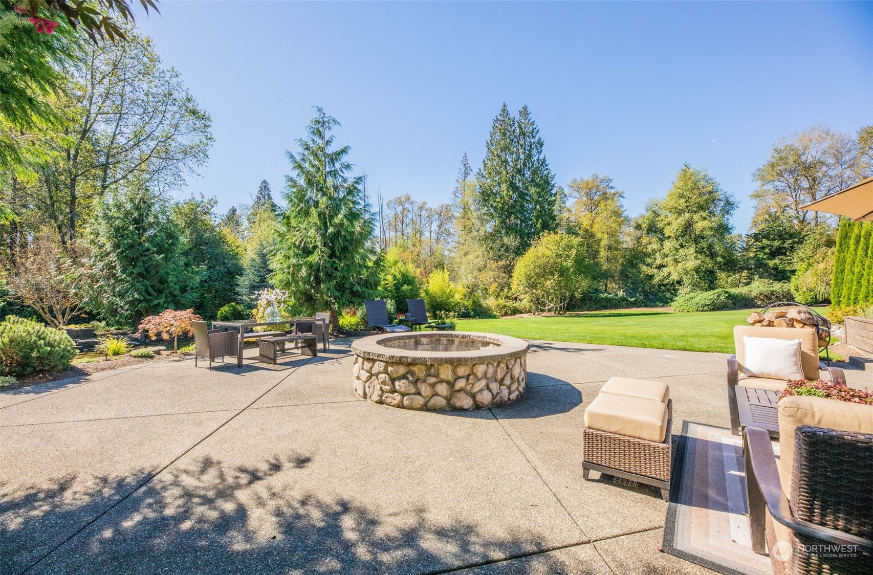 Gather around the firepit, gaze at the stars above, roast marshmallow’s, sing songs and tell stories. Memories are made in spaces like this.