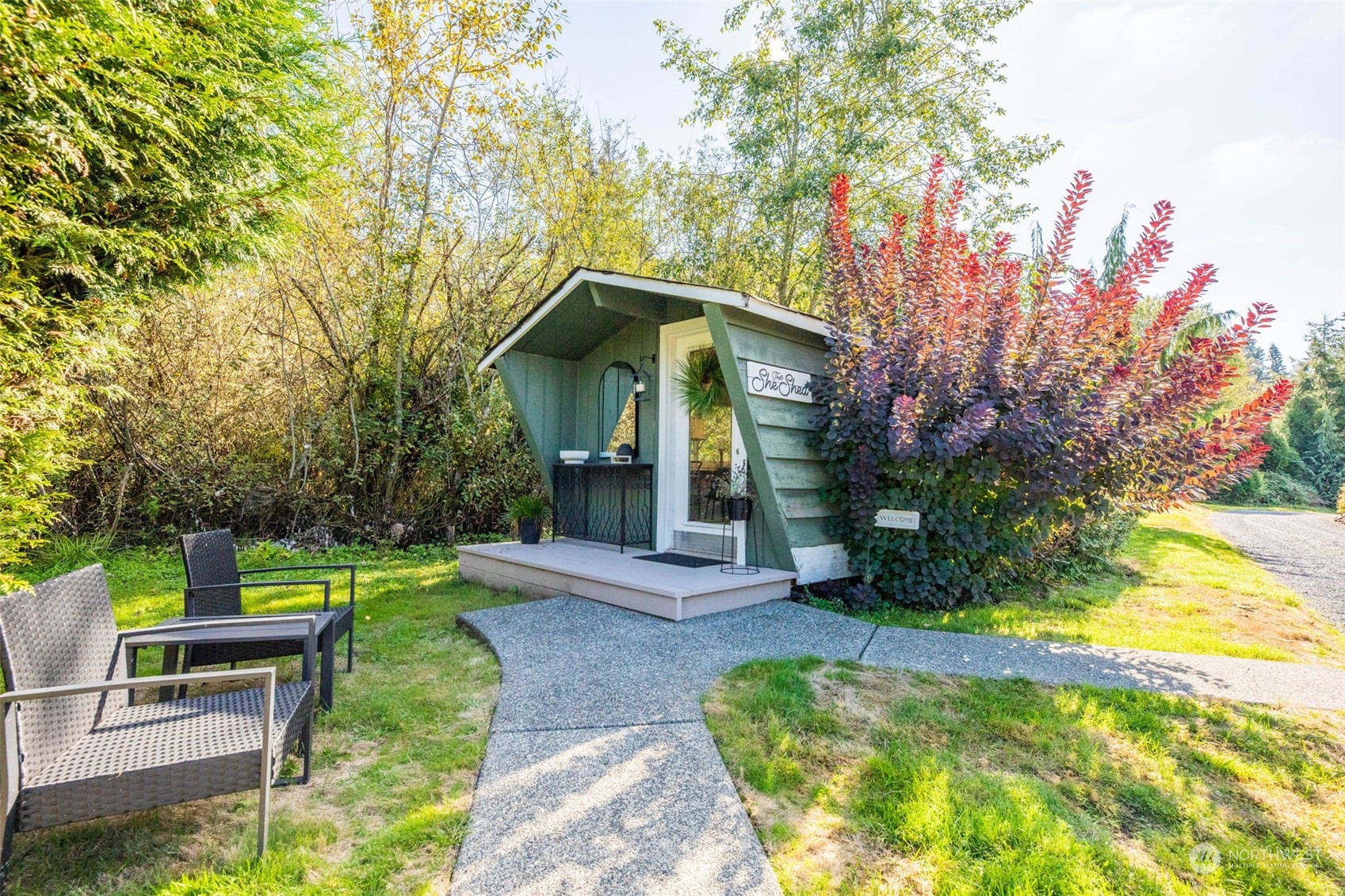 The "She-shed" Office with power & wifi.