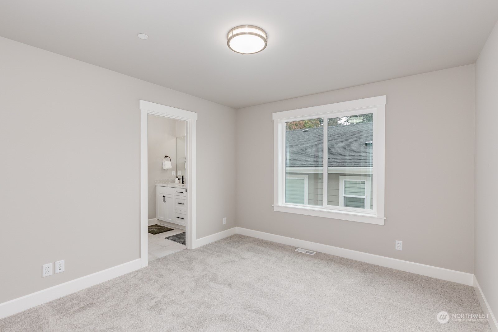 1 of 2 large upper floor bedrooms connects to a full bathroom, Jack n' Jill style.