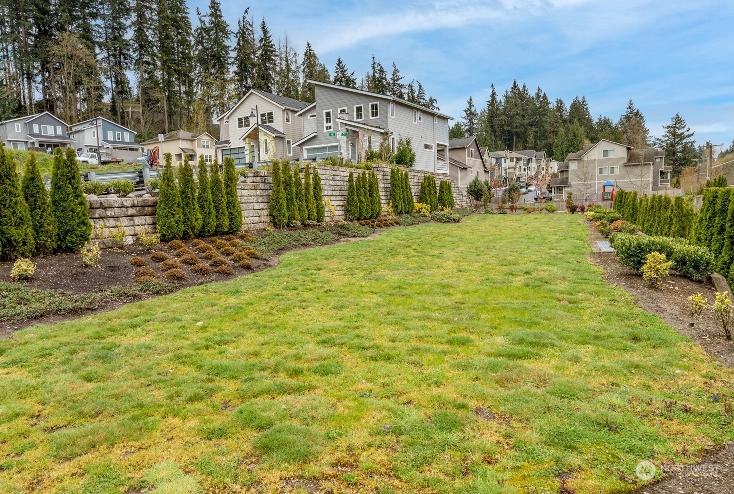 A large Altamura common green space is perfect for lawn games.