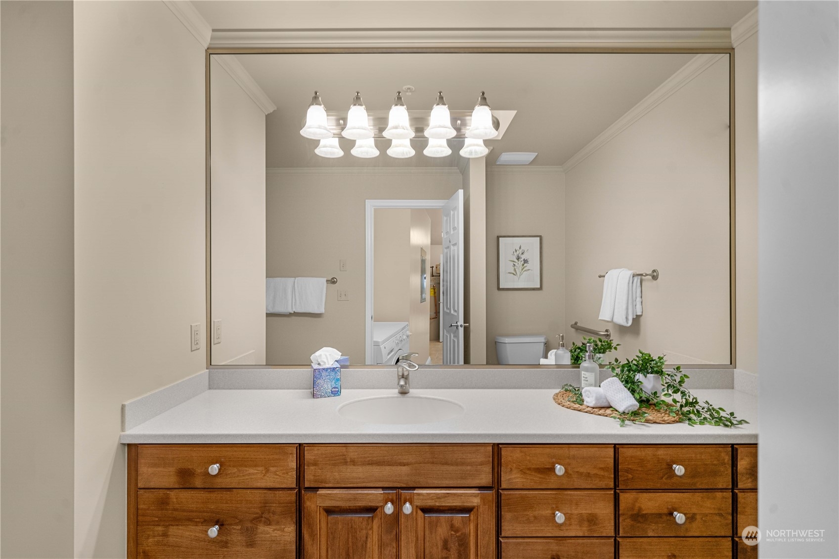Common Bathroom is spacious