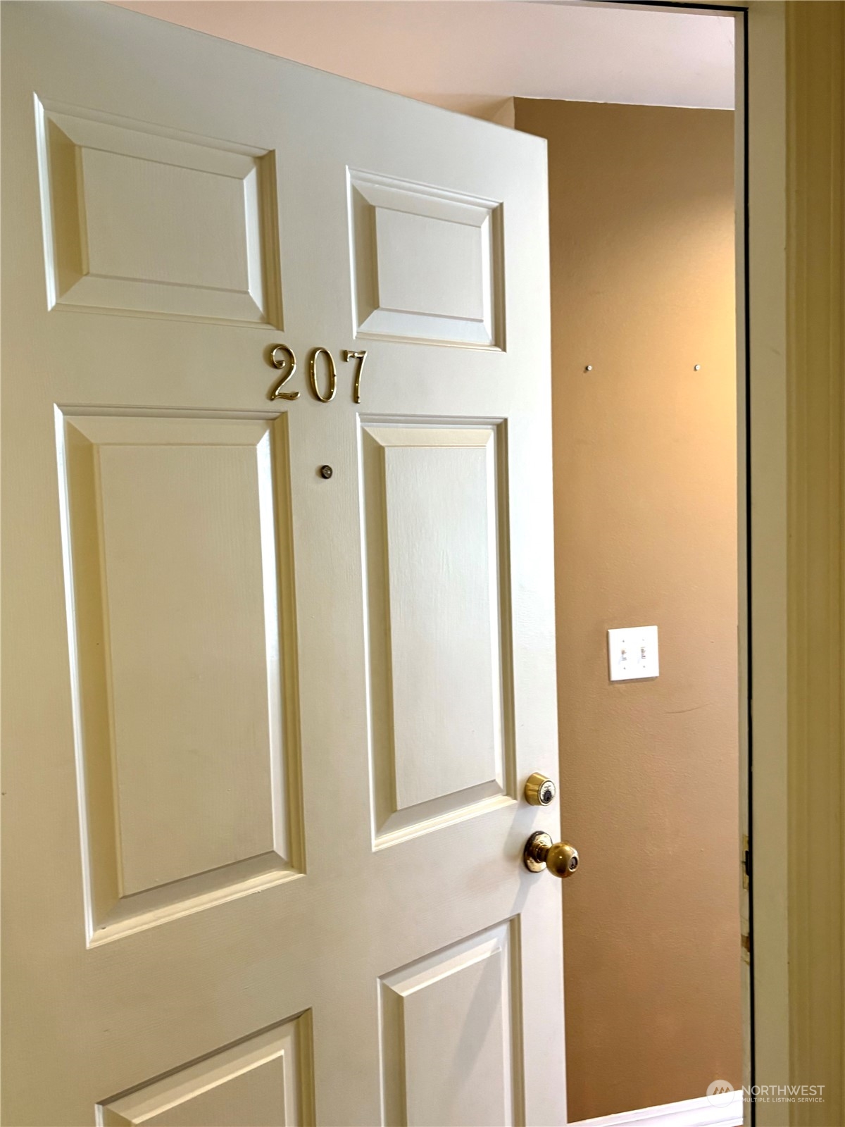 Enter this cozy space! This is the inner hallway entrance.