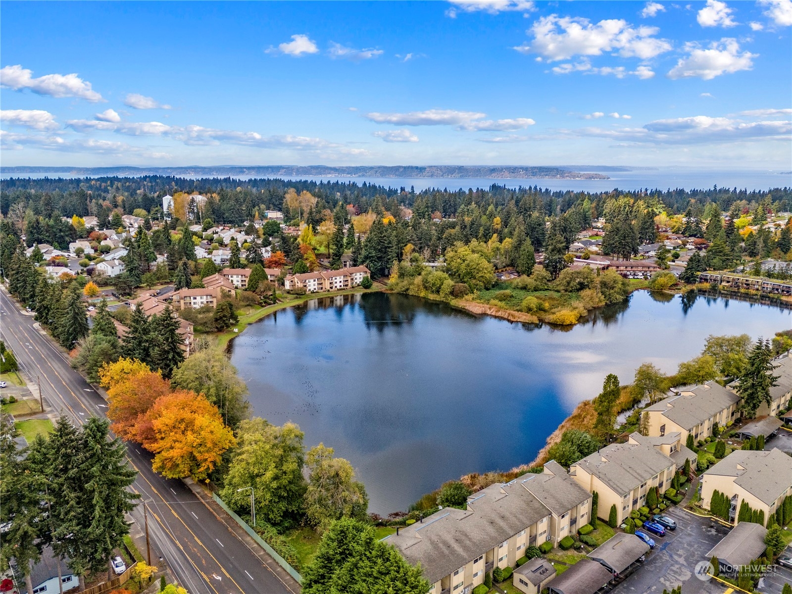 Shopping, dining & entertainment is just minutes away from this lake view oasis.