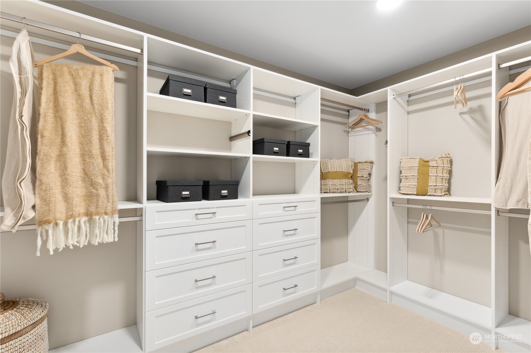 Amazing closet organizer