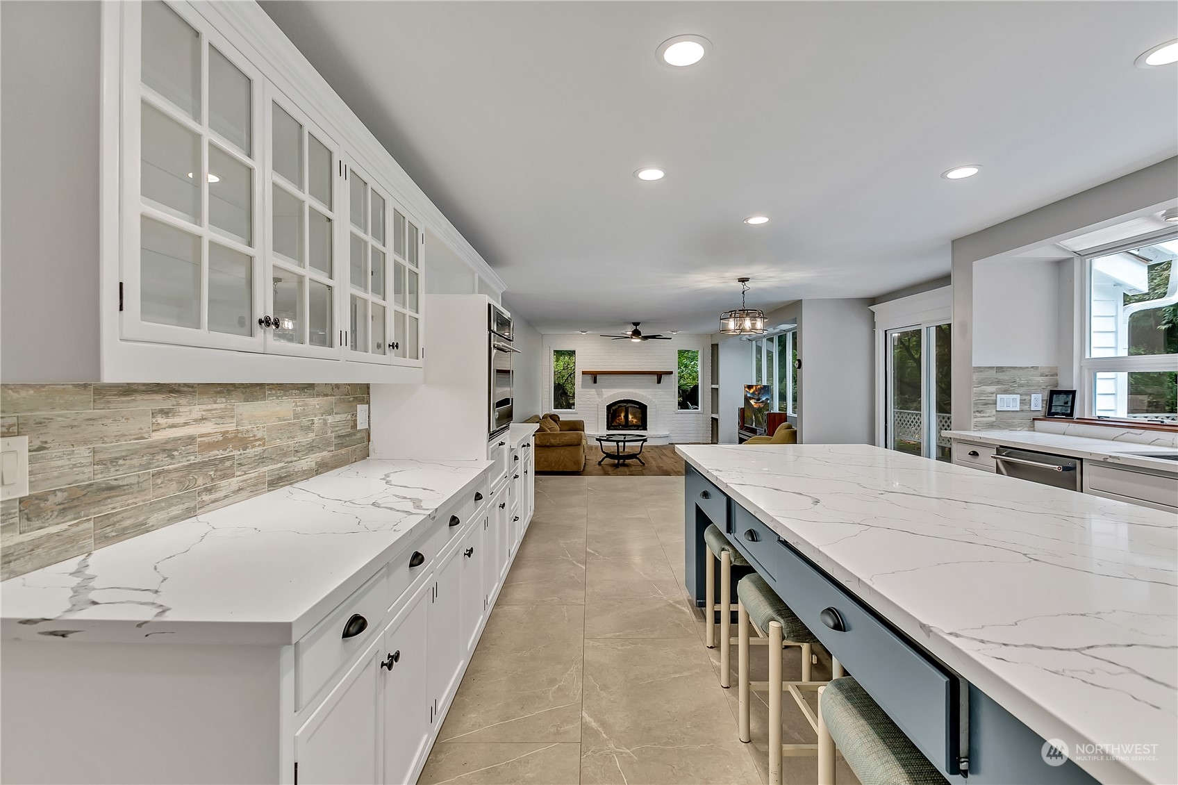 kitchen with Lots of storage