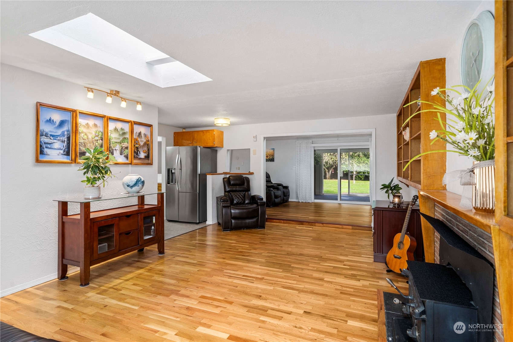 Beautifully refinished 0rignal hardwood floors