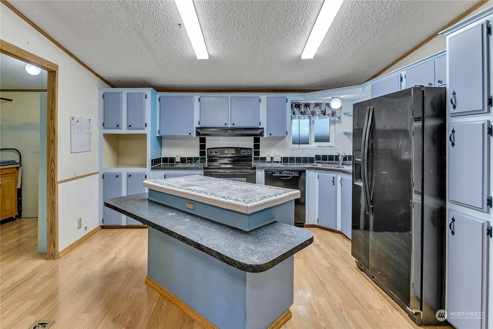 Kitchen with eating area