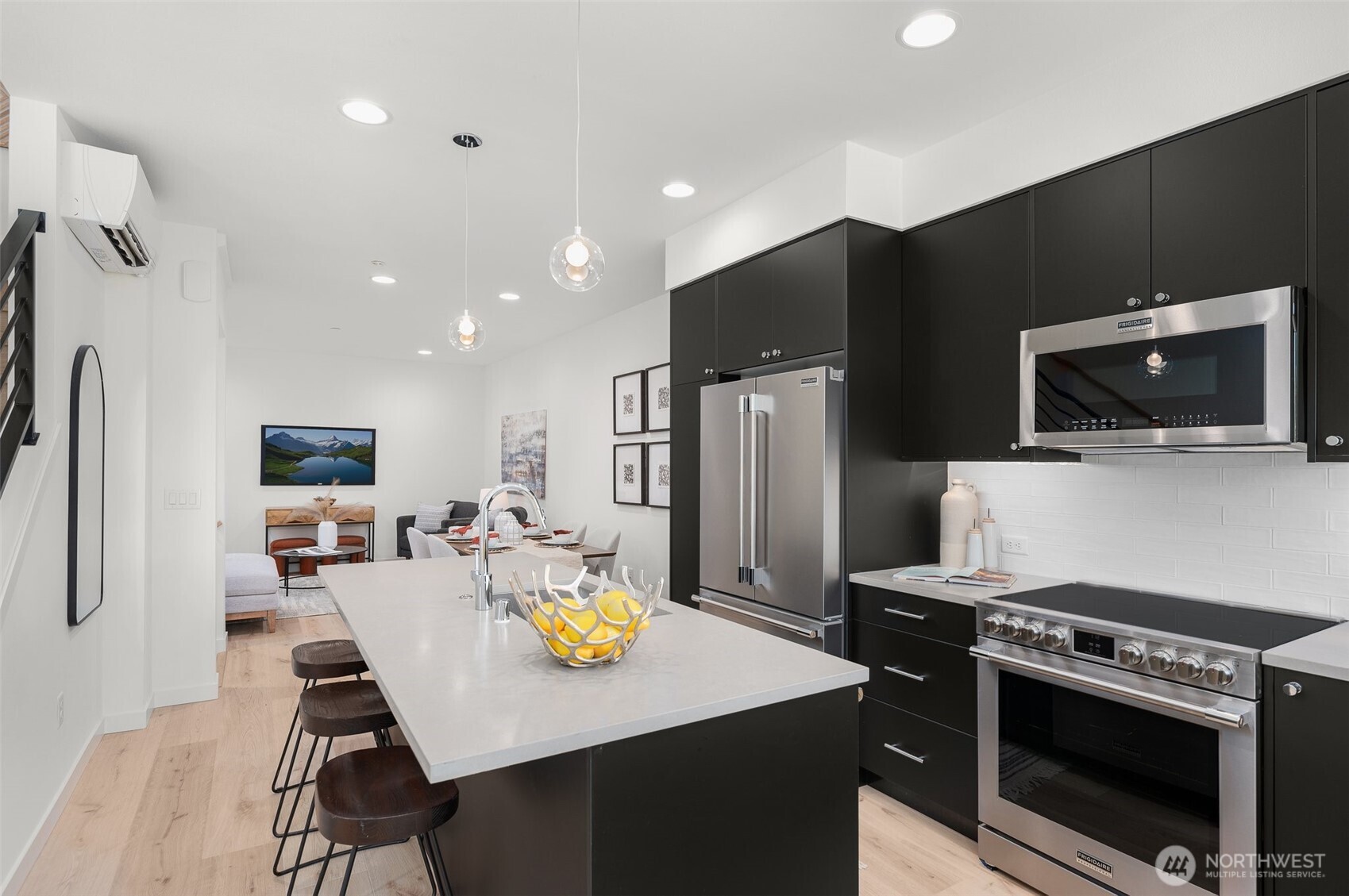 Entertain with ease at the oversized island—perfect for prepping, hosting, or enjoying a casual breakfast before the day begins.