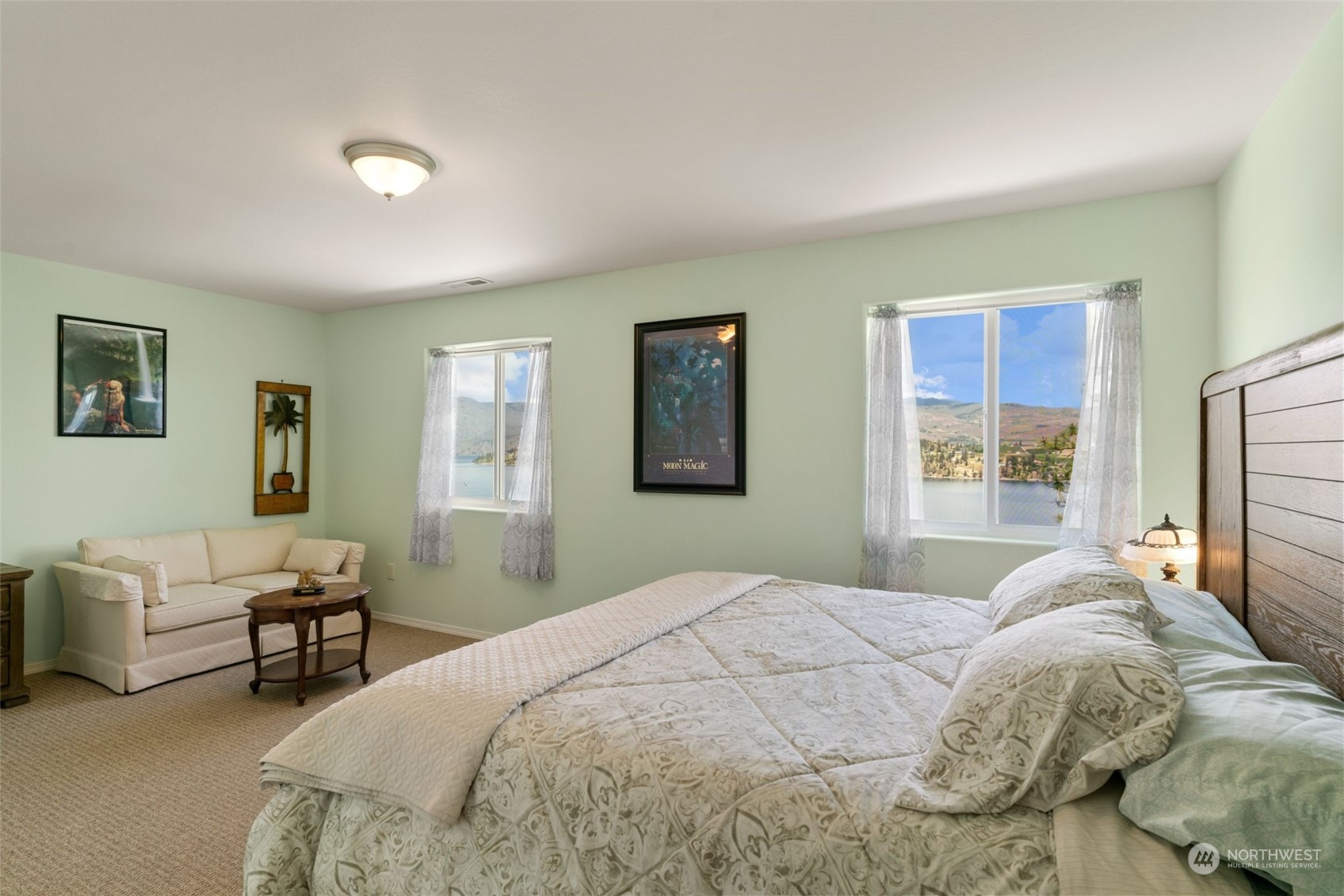 Bedroom 2 with Lake view