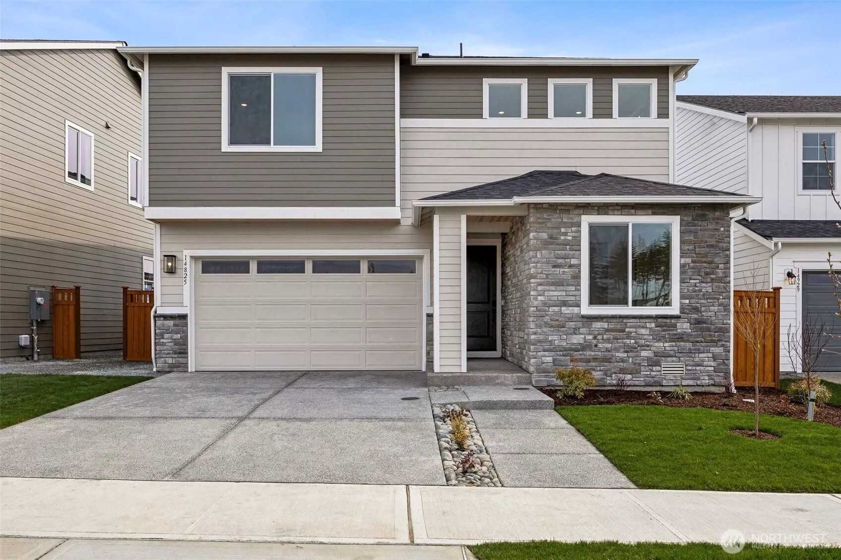 Actual Photos!! Ready to move in!