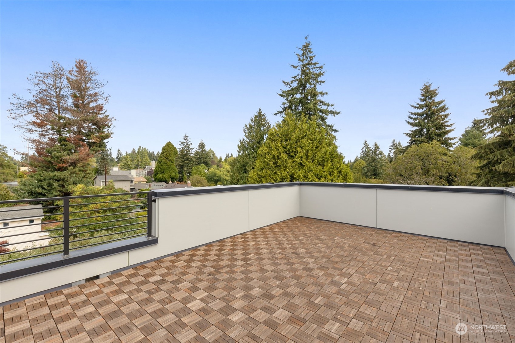 Large roof top with plenty of room for entertaining with downtown Seattle views.