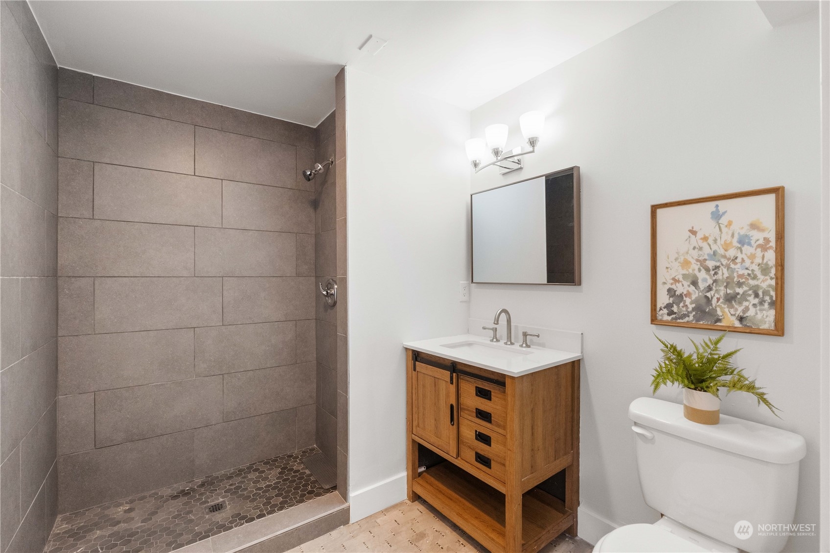 1st floor Bath offers large walk in shower