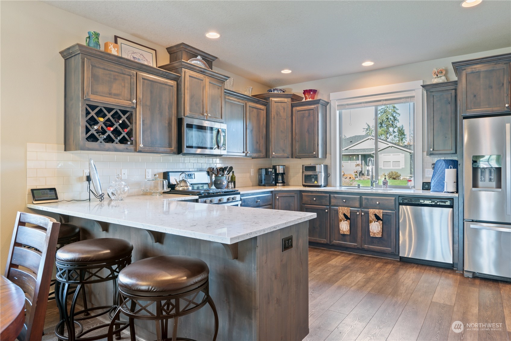 U shaped kitchen with Alder cabinets