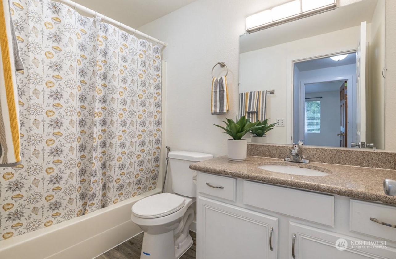 Hallway Full Bathroom upstairs....