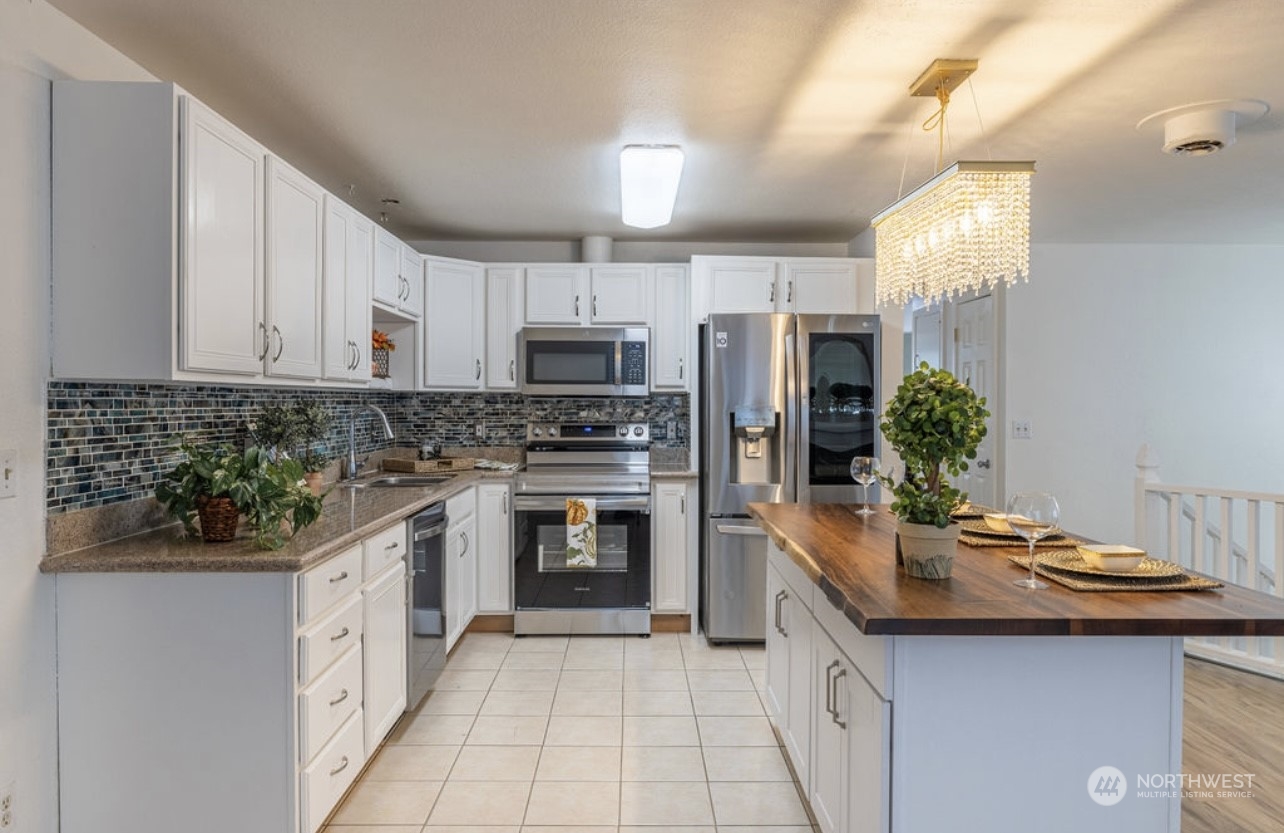 Beautiful Kitchen w/Island