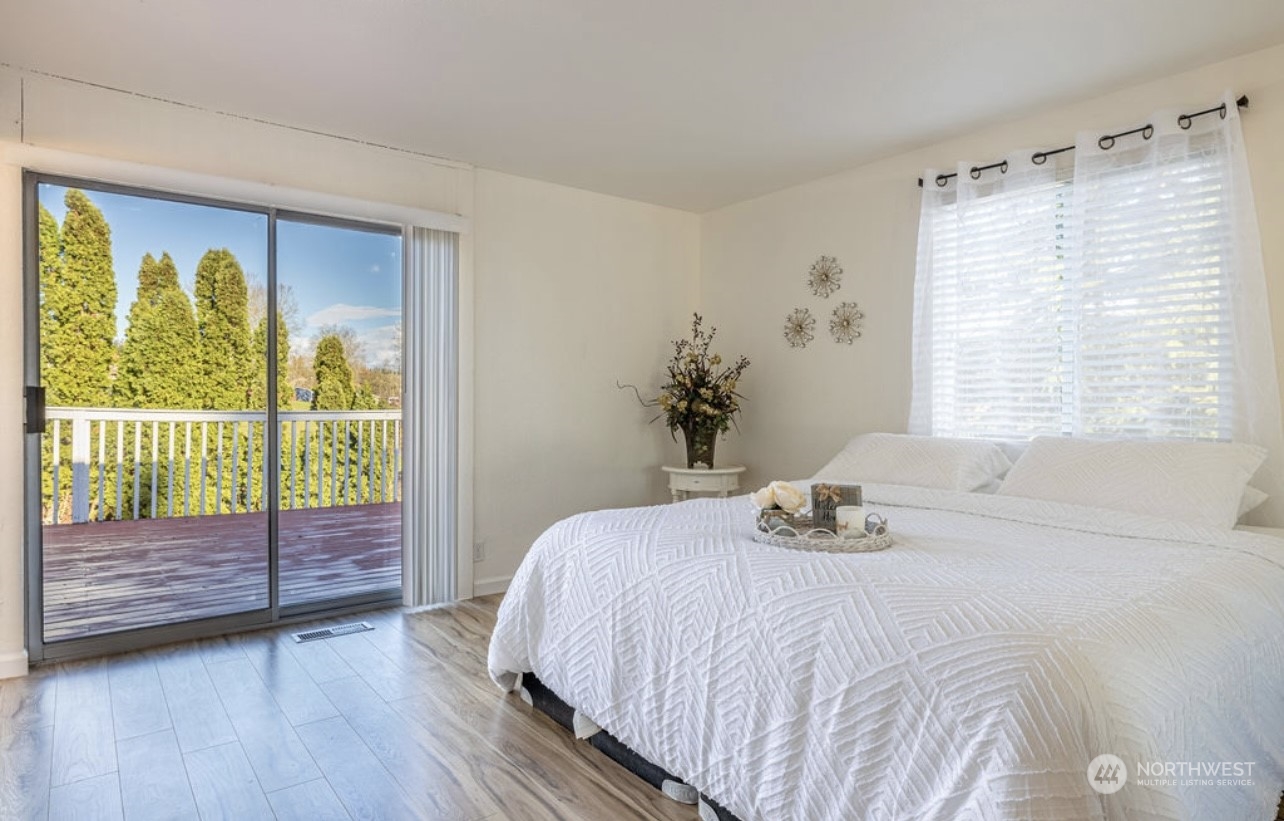 Spacious Master-Bedroom with sliding door accessed to a large deck!