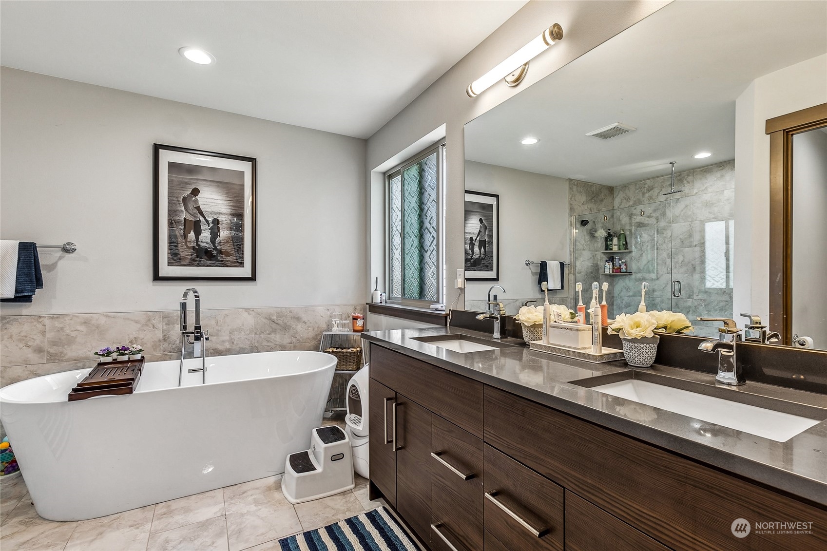 Double Sink With Freestanding Tub