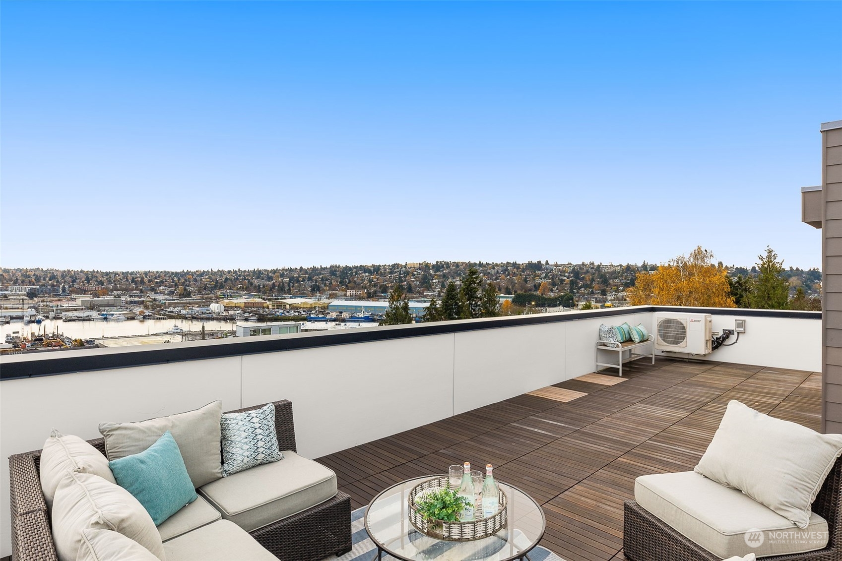 Relax on your private rooftop deck with panoramic views of the Ship Canal and lush treetops. This is the ultimate spot!