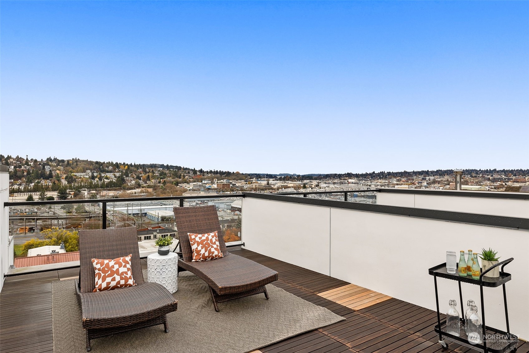 Transform your days into a staycation with this private rooftop deck. Lounge in style while enjoying uninterrupted cityscape views—your ultimate relaxation spot awaits.