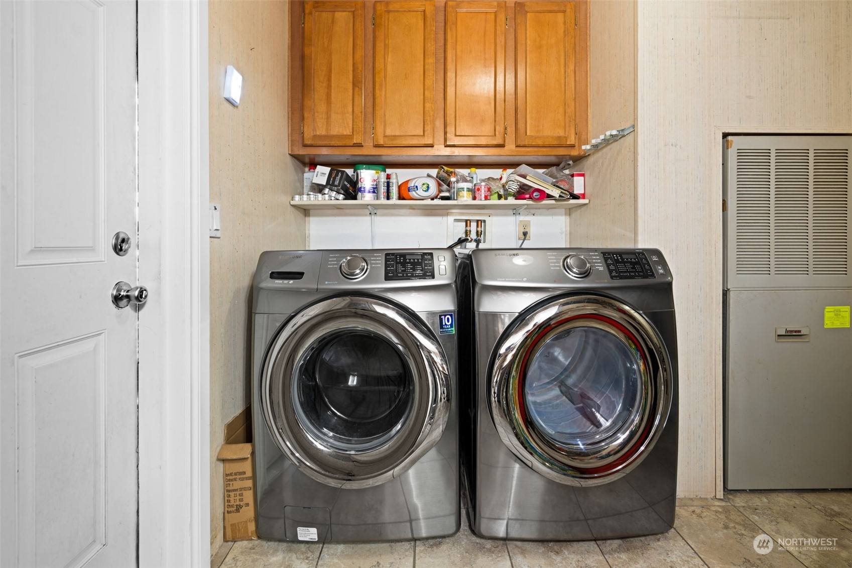 Laundry room/W/D stays