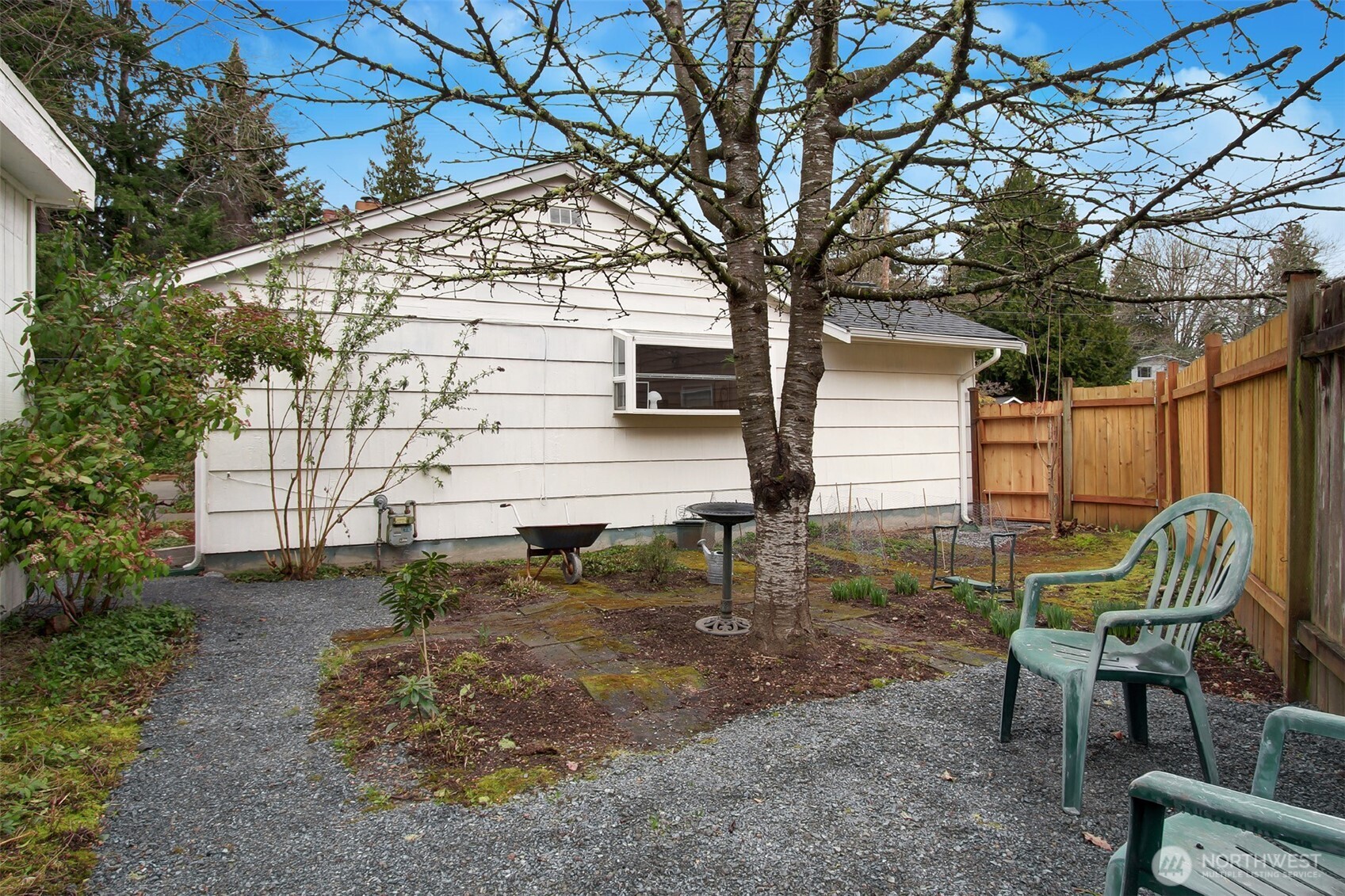 A gardeners paradise could easily happen here. So much space to garden and grow.