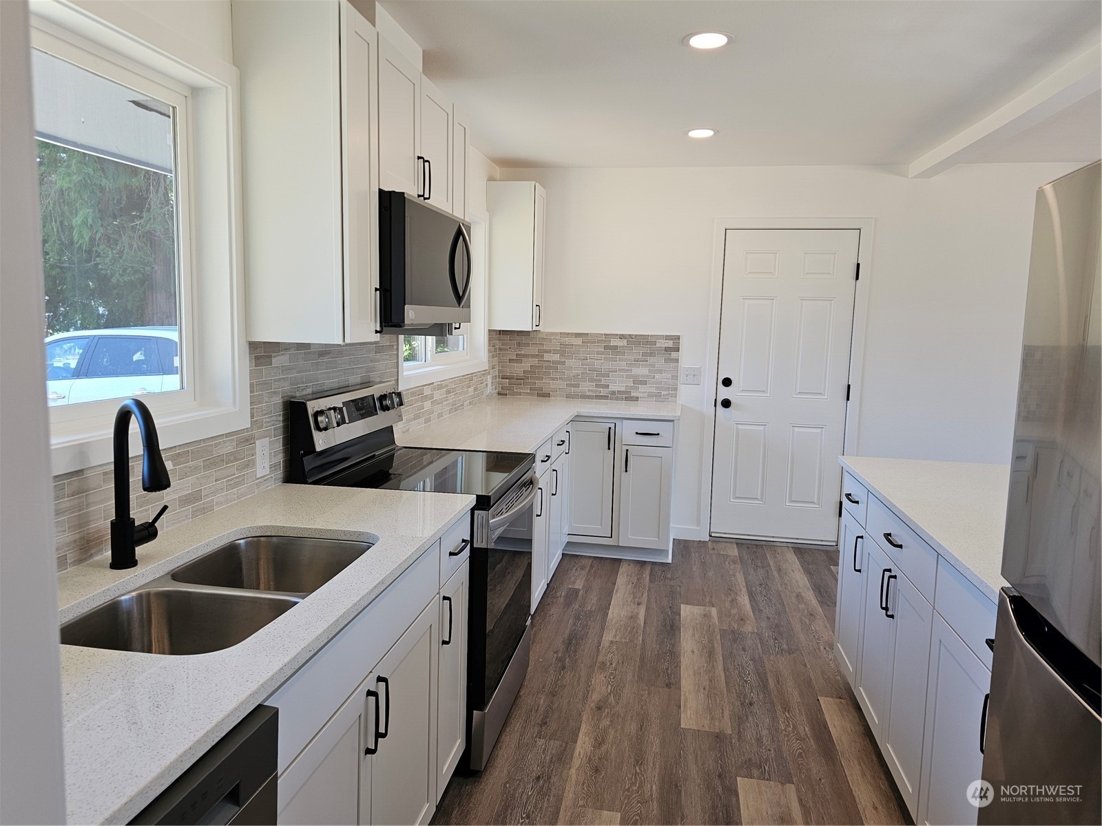 Main kitchen/living room