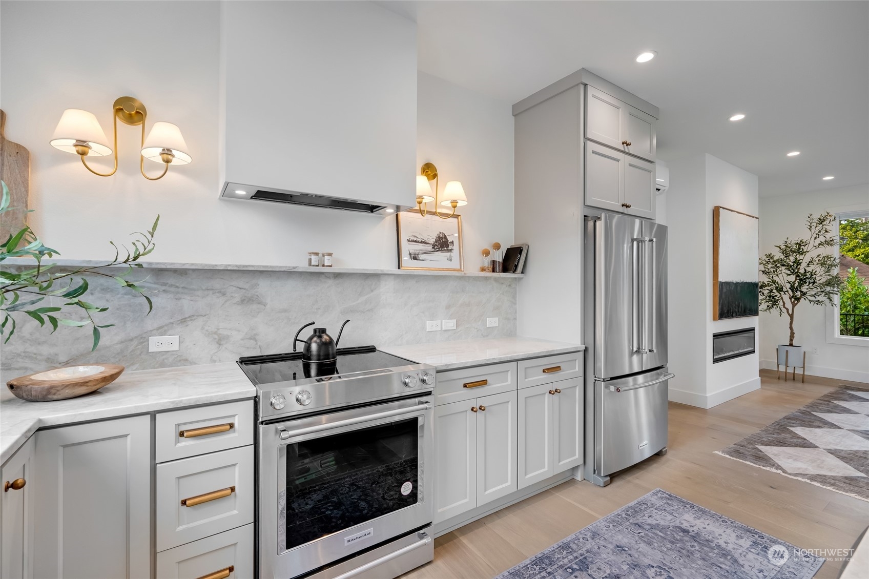 Huge island in Kitchen