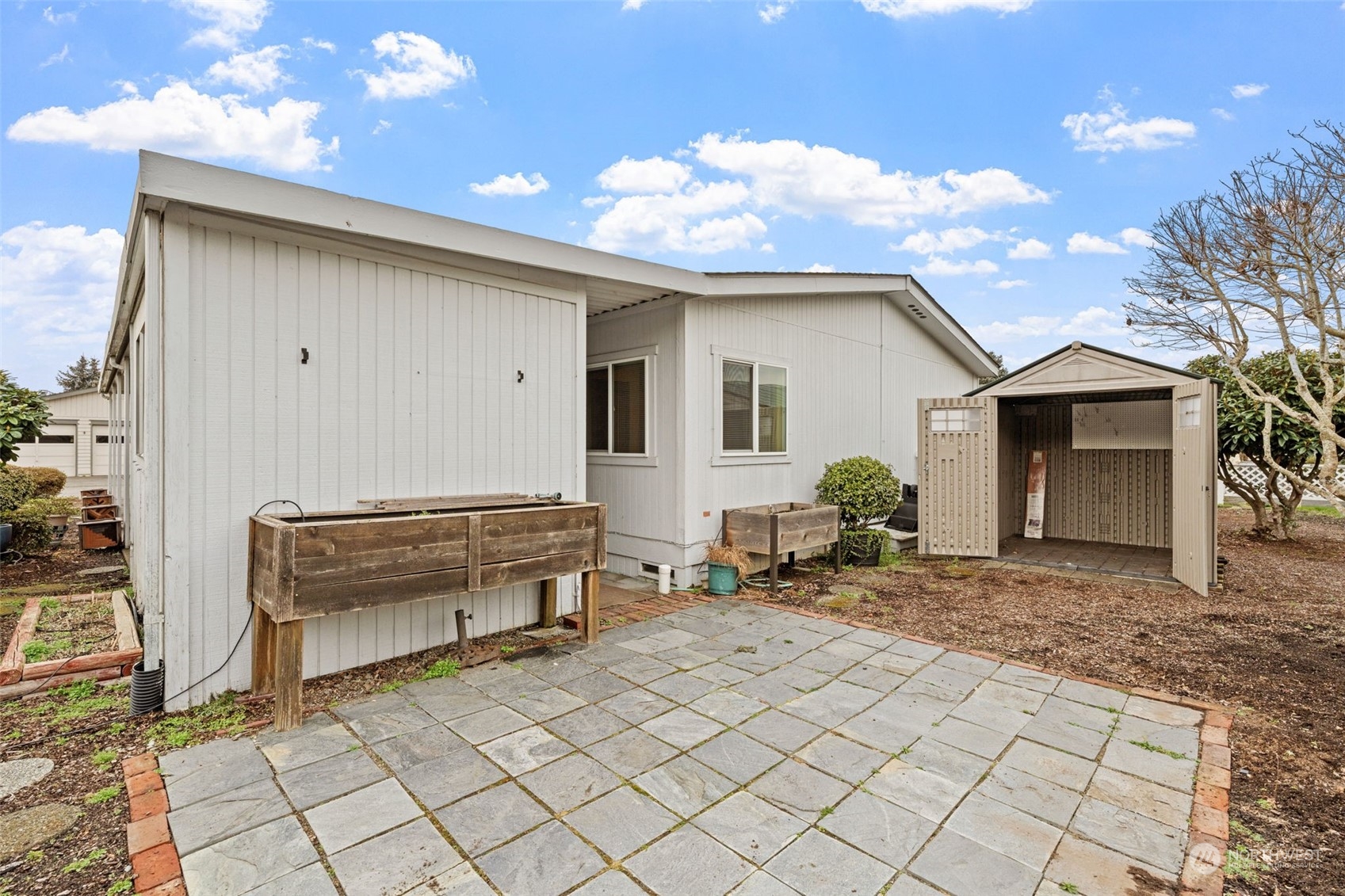 Gazebo and Park Areas. Great for entertaining loved ones and friends.