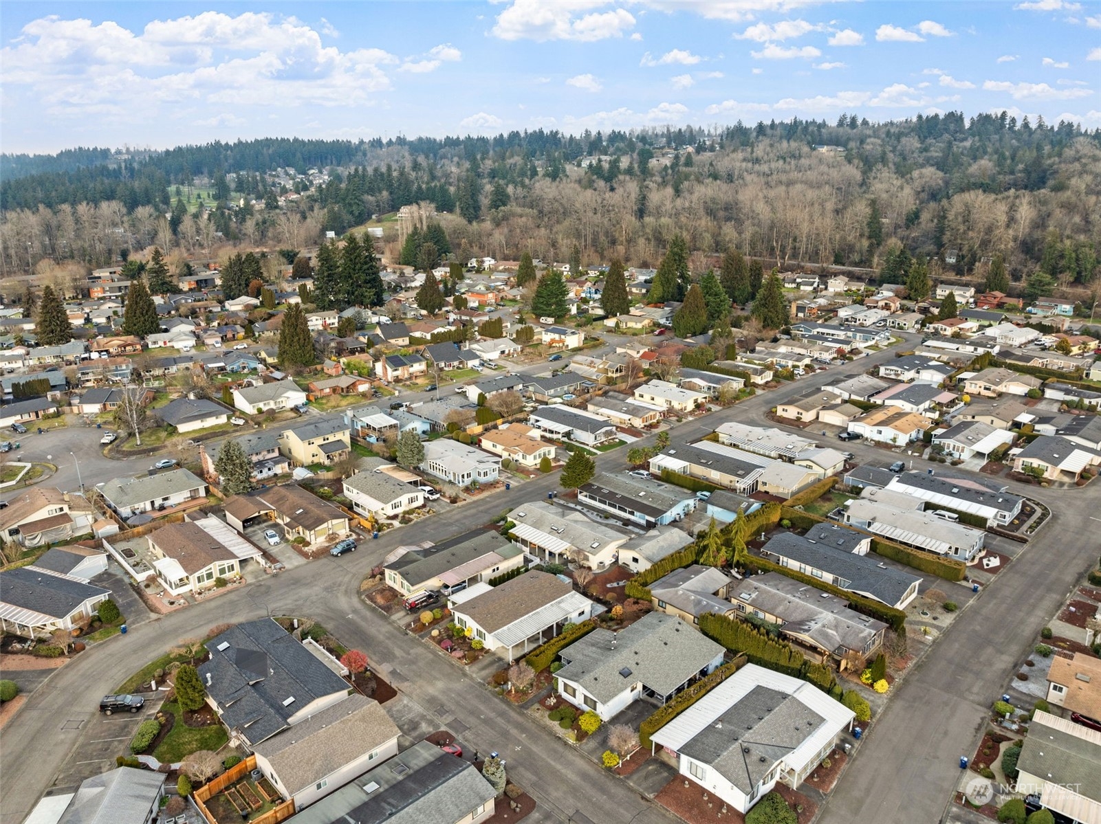 Shopping, dining, entertainment and the Outlet Collection in Seattle are close by.