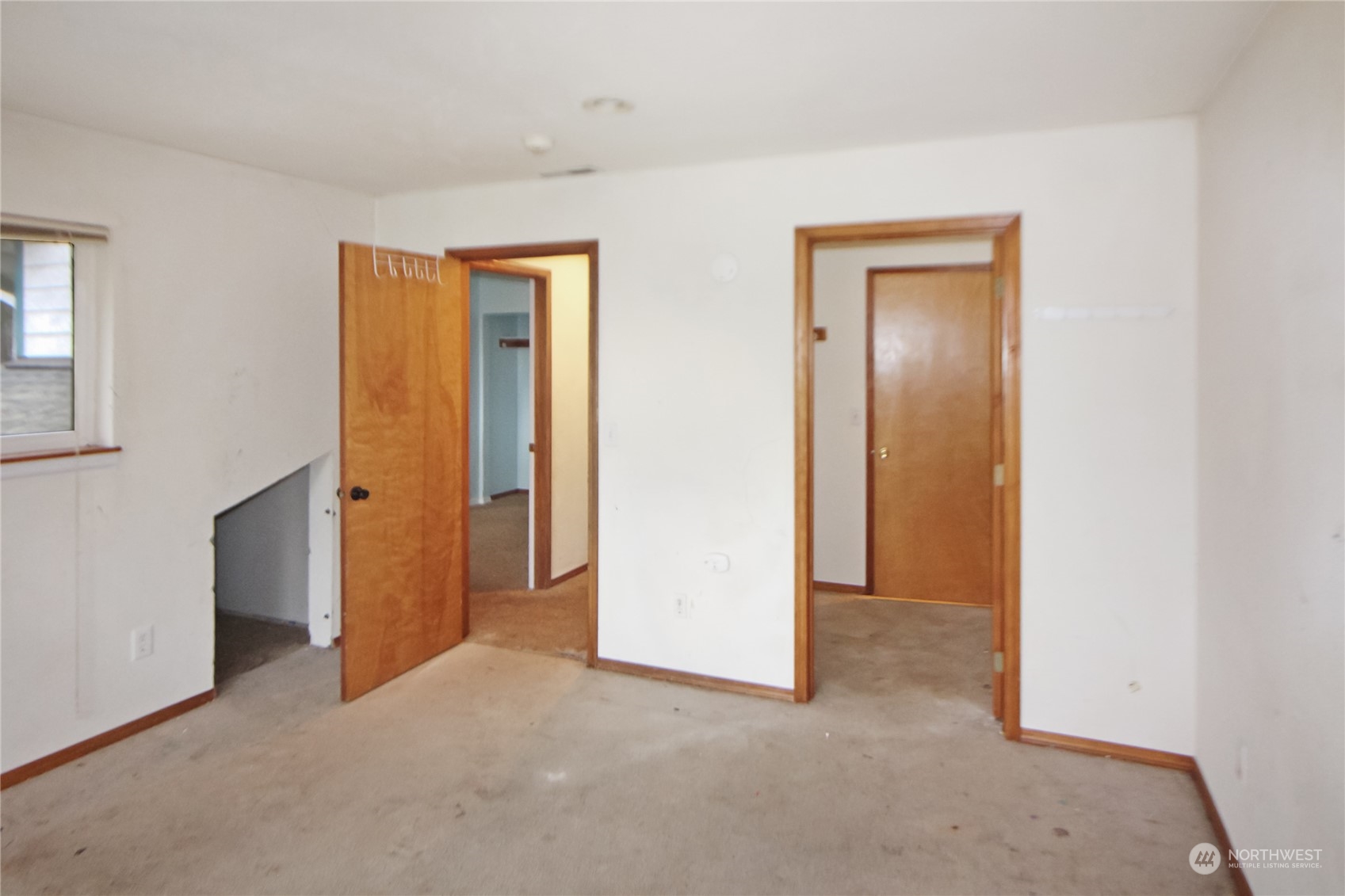 entry to bedroom 2 and closet