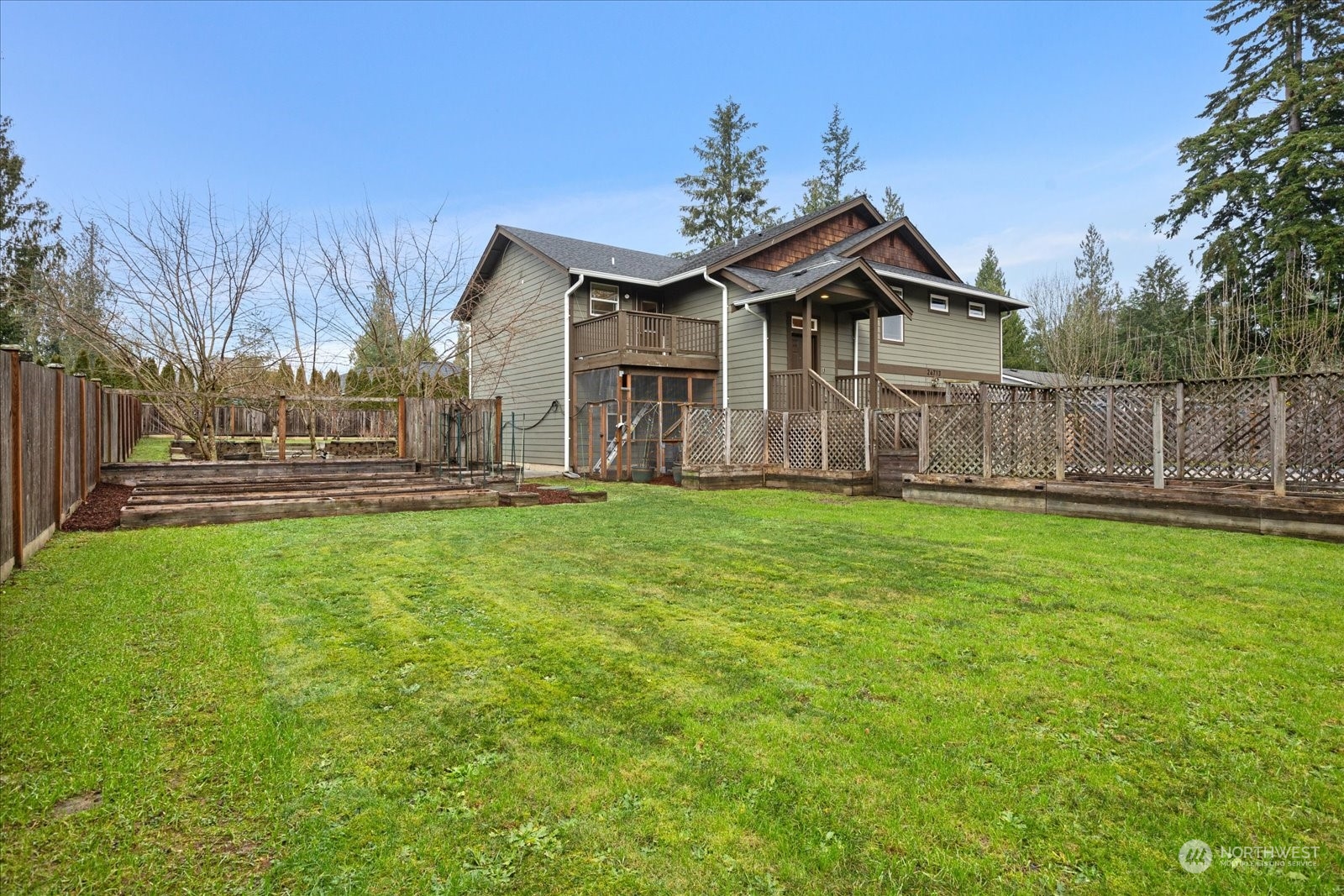 Large Spacious Fully Fenced Back Yard