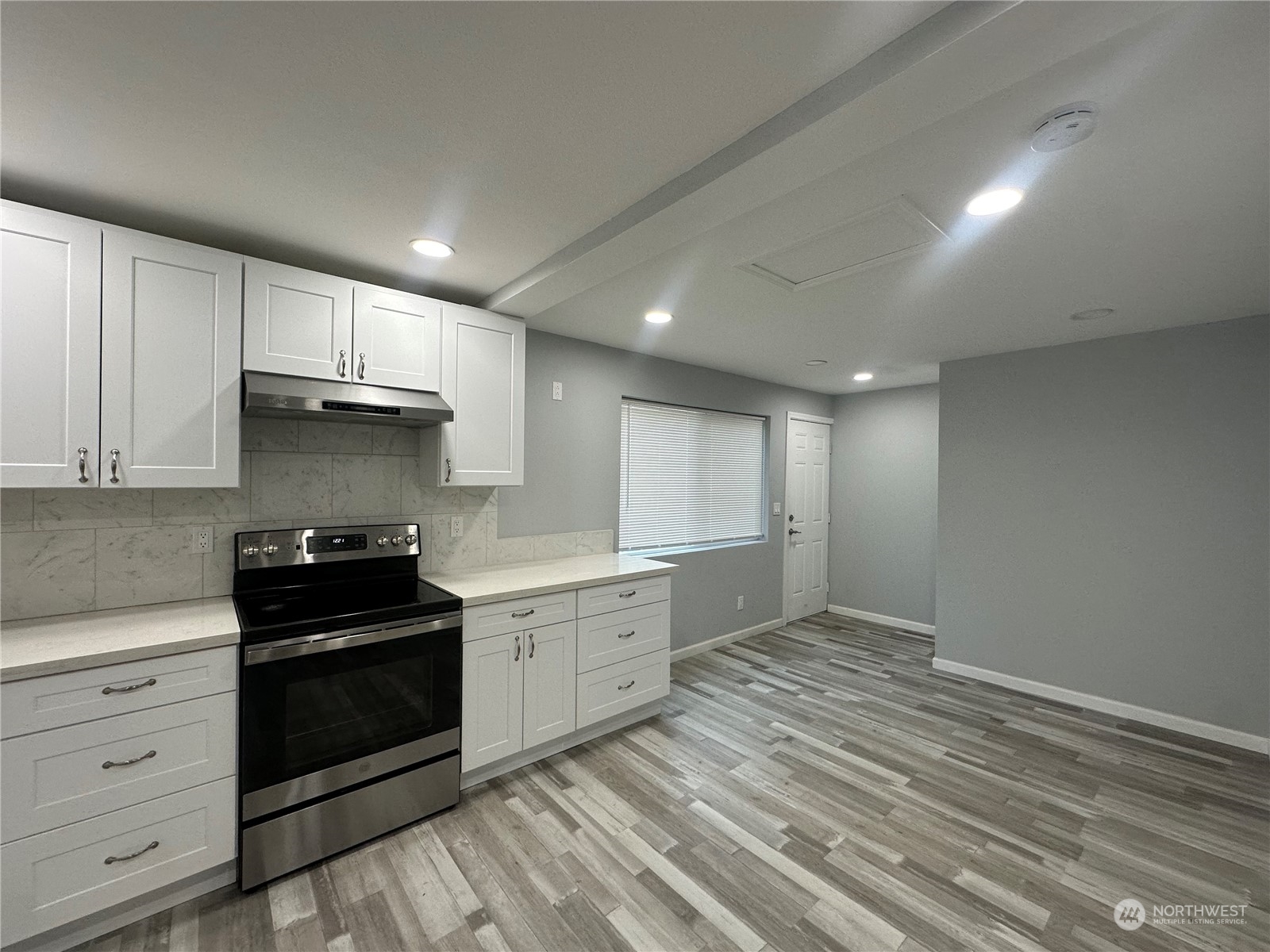 Kitchen & Dining Area