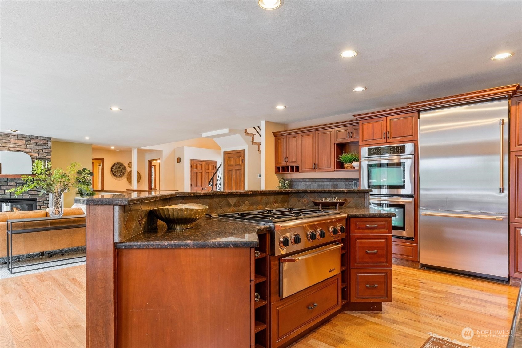 Large windows over the sink ensure you’re never far from breathtaking scenery.