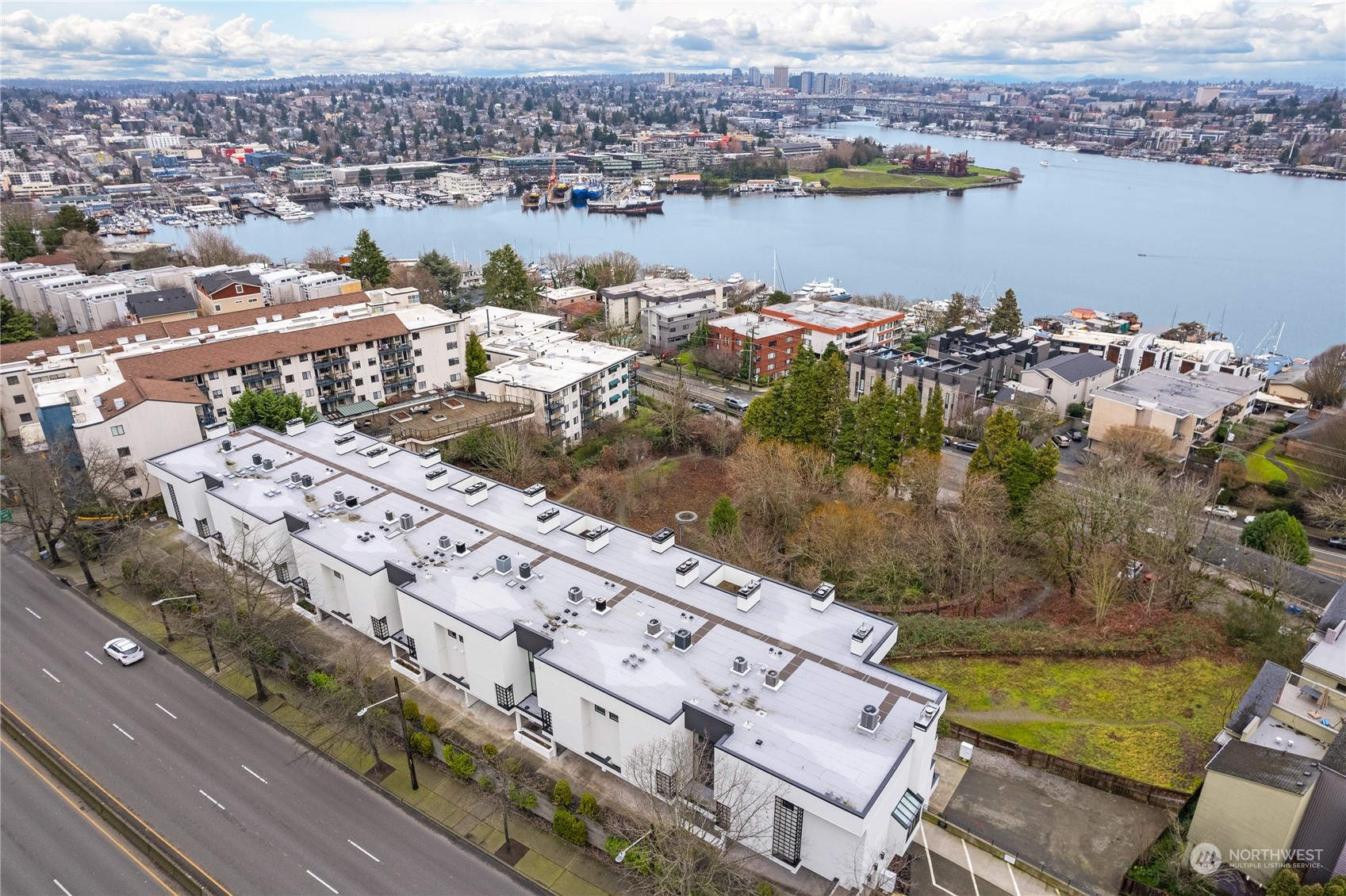 Note the east-side units at this complex, which act as a very impactful buffer between #107 and Aurora Ave.