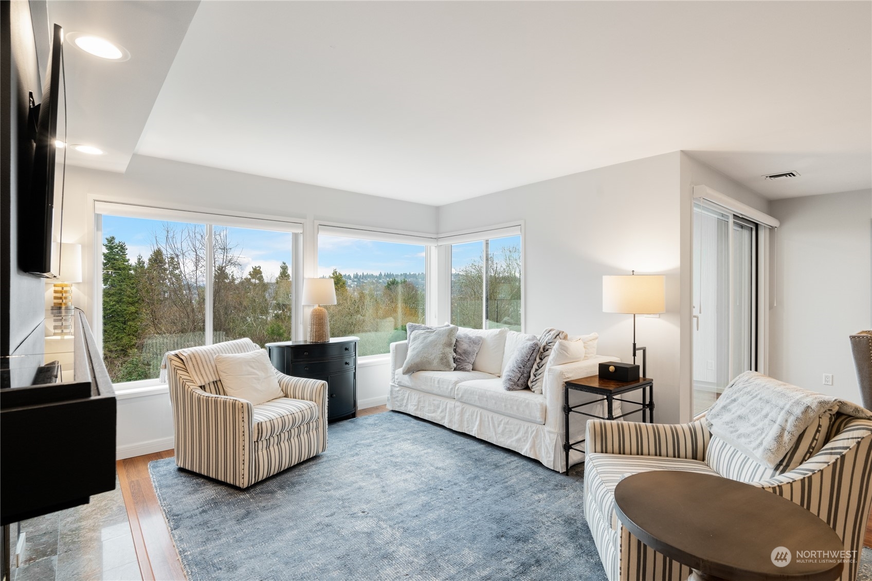 Views of Lake Union and the Cascades from your main floor