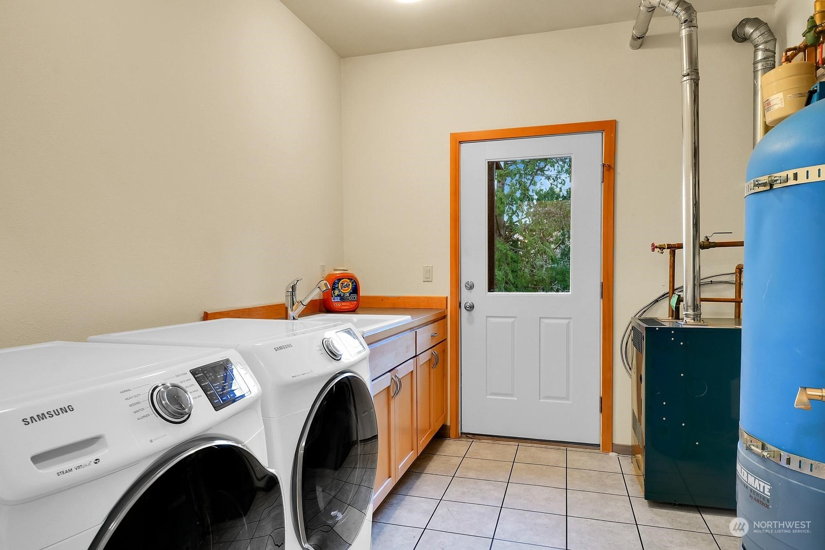 Lower Level utility room.